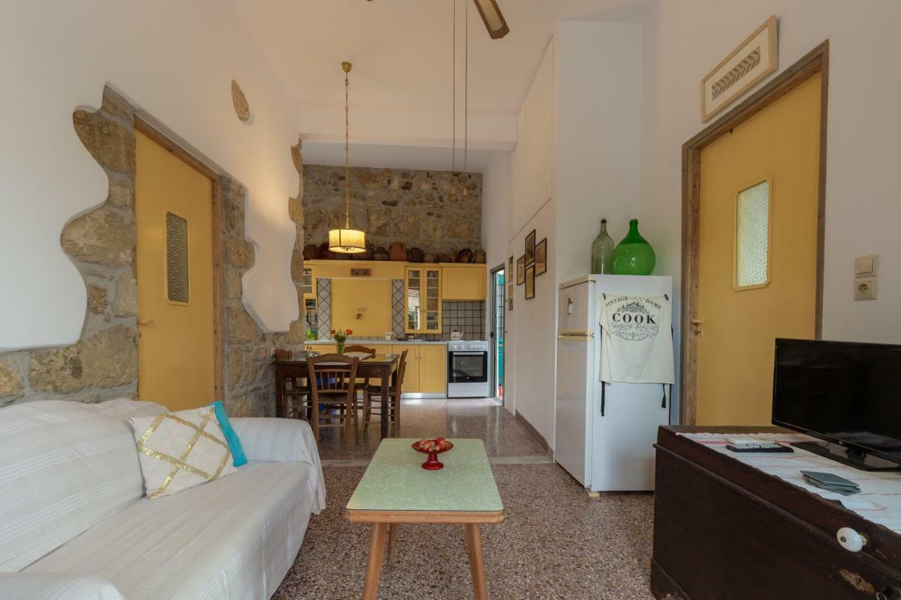 Iliopetra House *